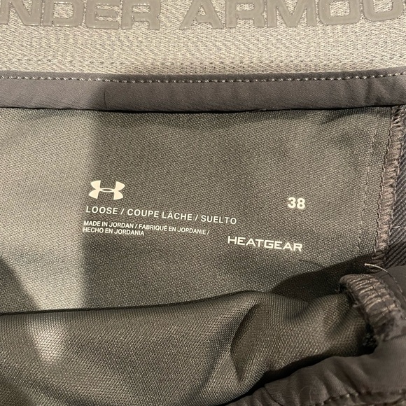 Under Armour Men's Gray  Flat Front Golf Shorts Size 38 - Picture 3 of 5